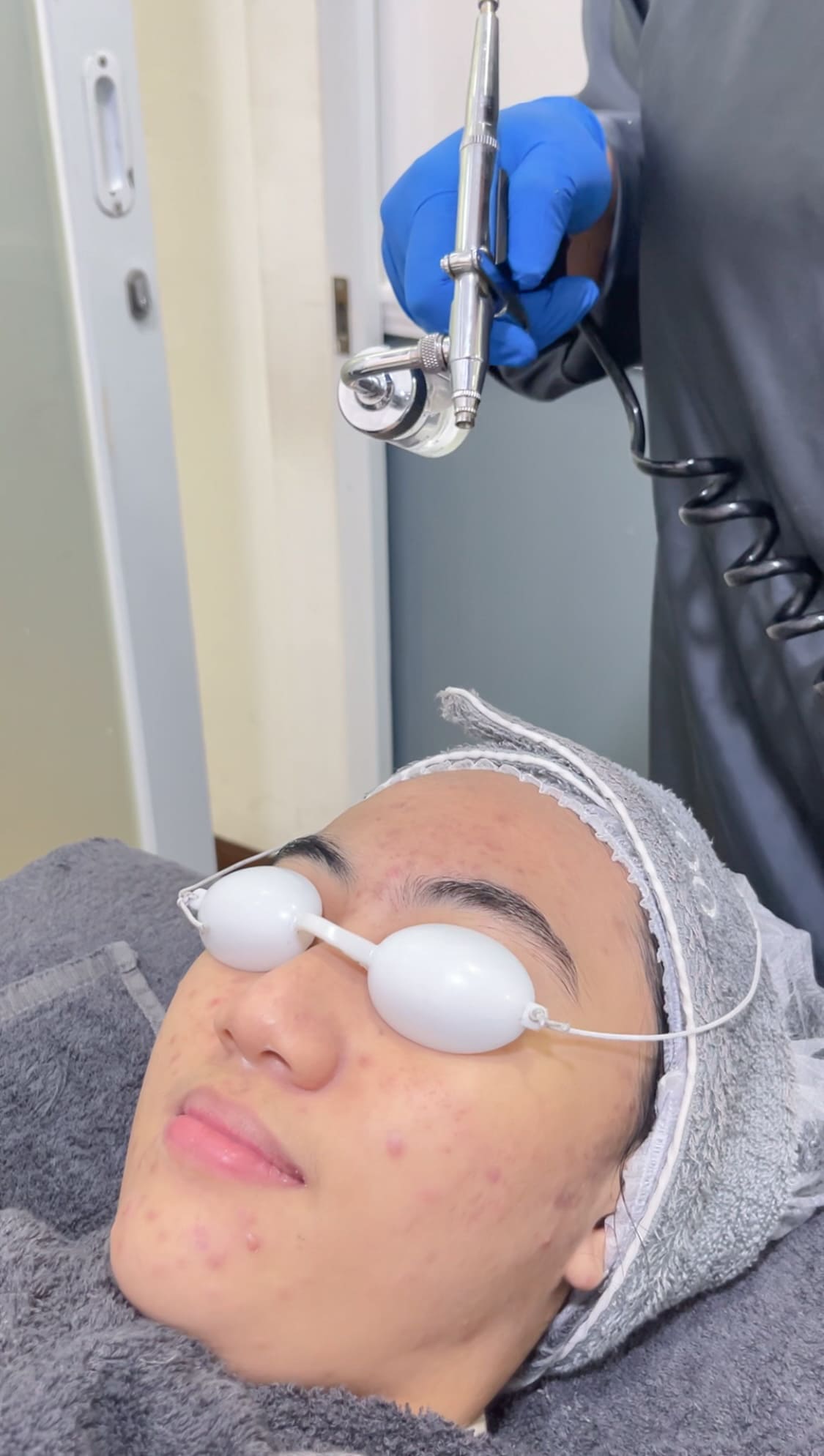 Treatment Busan Package ini berfungsi membersihkan kulit & pori-pori dari kotoran serta sel kulit mati, sekaligus melembabkan kulit.