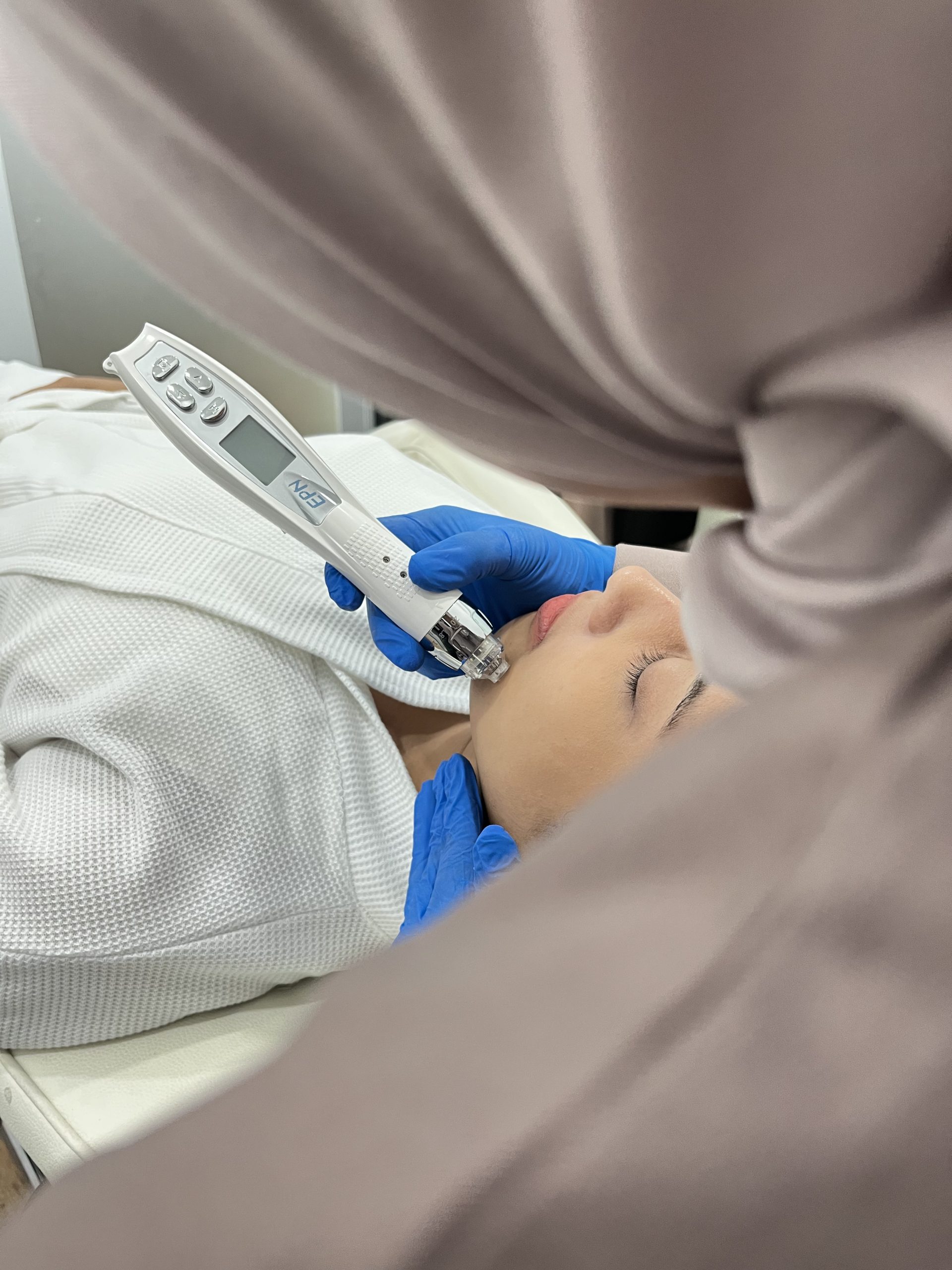 Treatment ExosomeXs ini berfungsi untuk memperbaiki tekstur kulit, mencerahkan, serta menghidrasi kulit dengan ukuran serum micro