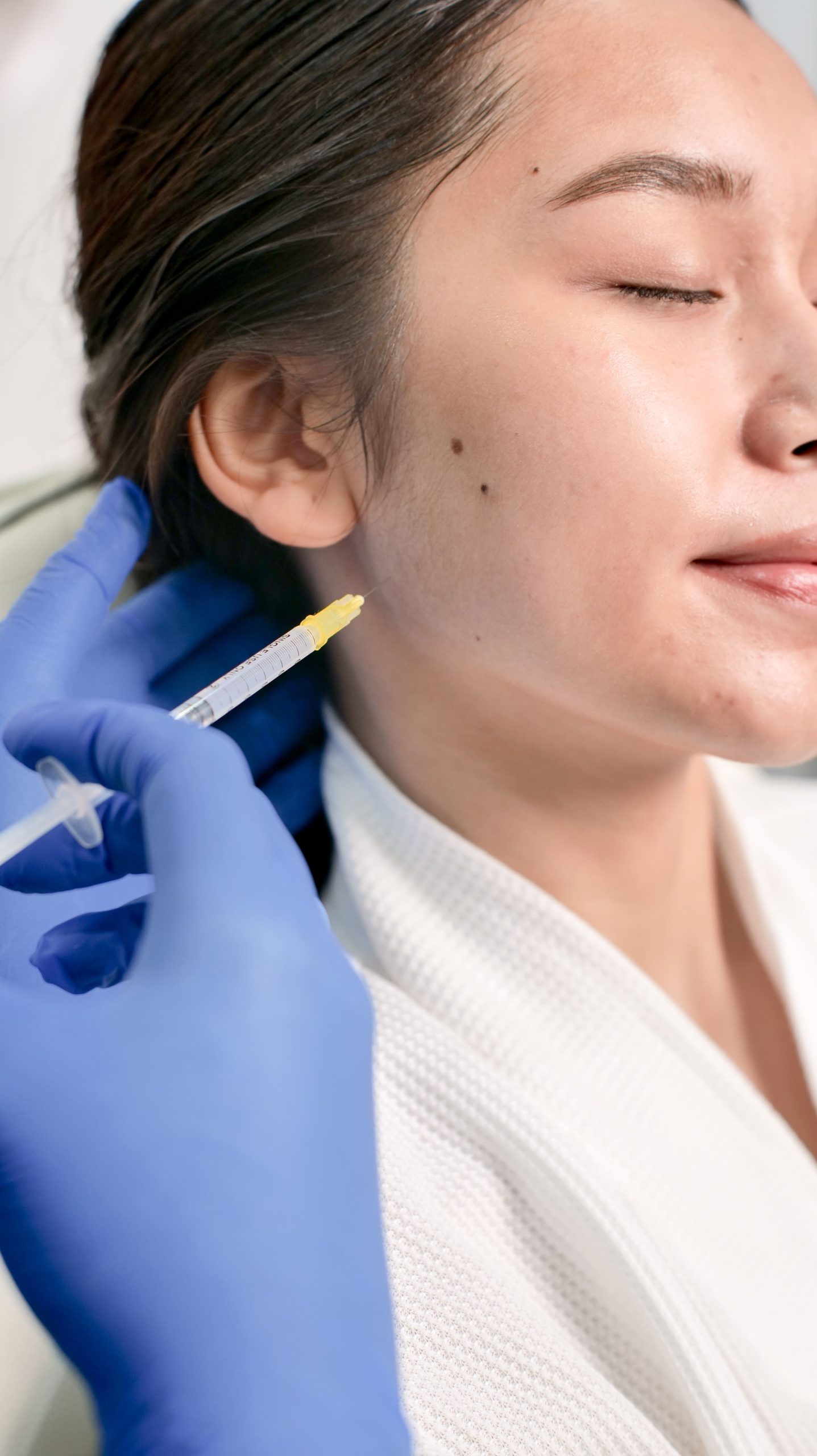 Treatment Koretox Lower ini berfungsi untuk mmembuat wajah bagian bawa lebih proporsional dan membuat rahang menjadi lebih ramping dan tirus.