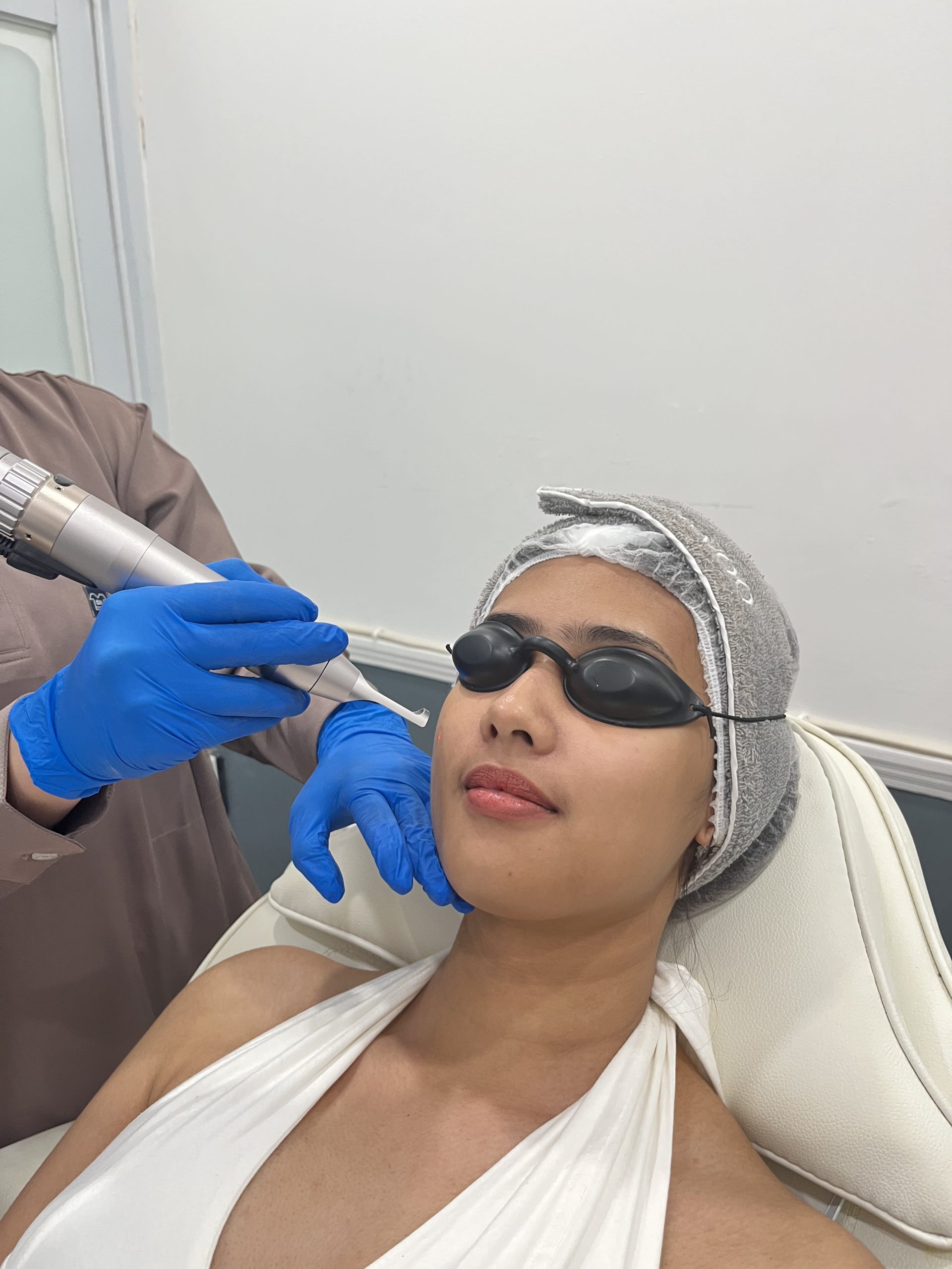 Treatment Pico Lip Bright ini berfungsi untuk menyamarkan berbagai jenis hiperpigmentasi di wajah, dari yang dangkal sampai dalam.